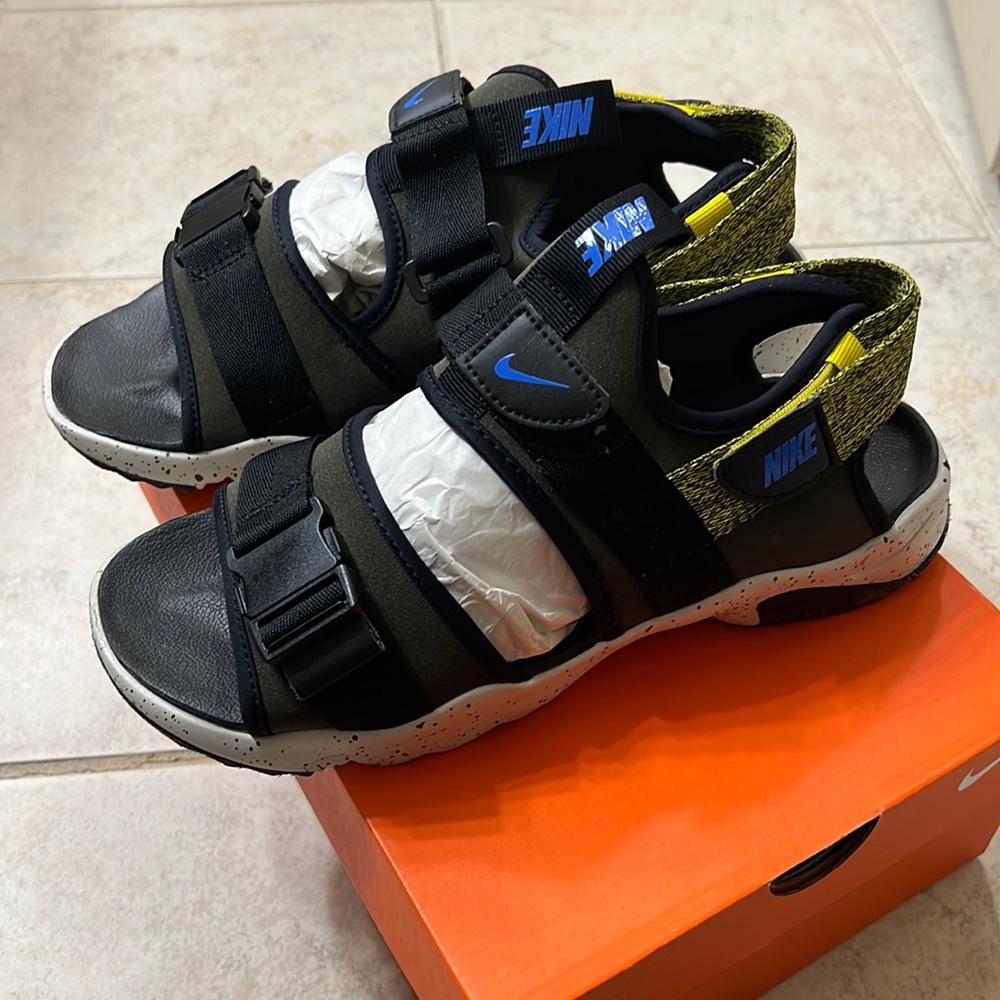 Nike Canyon Sandal Size 9